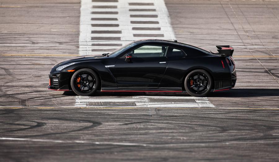  Nissan GT-R Nismo (R35) 2016 года  (NA) (фото 8 из 24)